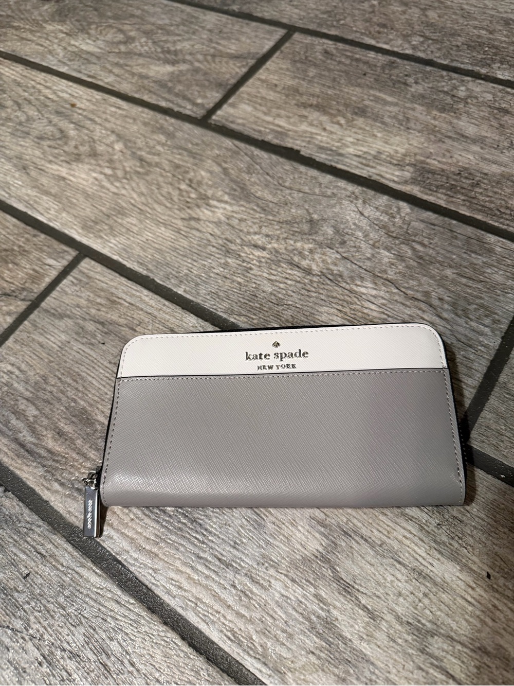 kate spade Colorblock Zip Wallet - Gray & White
